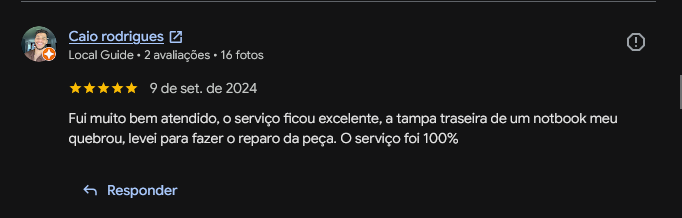 Avaliação de 5 estrelas de Caio Rodrigues no Google sobre a troca da tampa traseira de um notebook, com atendimento e serviço excelentes.